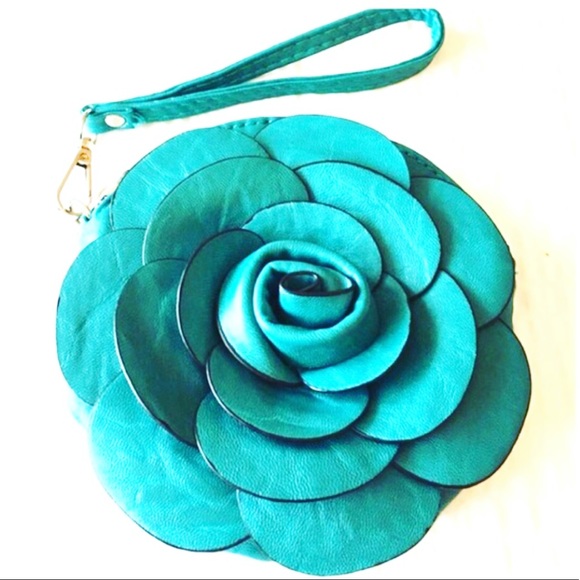 Handbags - 🆕Beautiful Teal Blue Wristlet